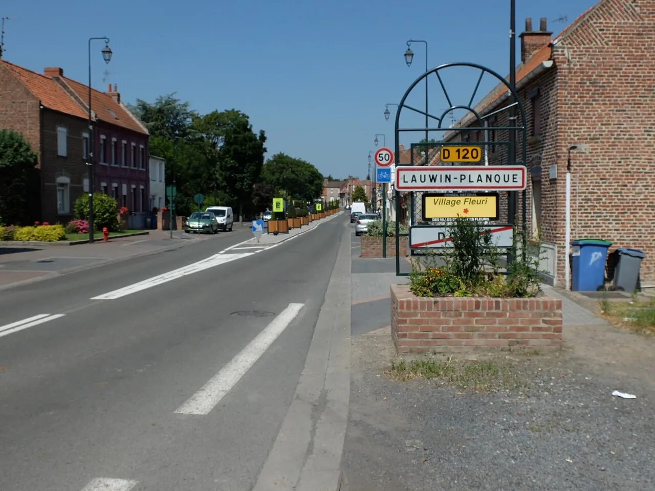 Vue d'une entrée de la commune de Lauwin-Planque.