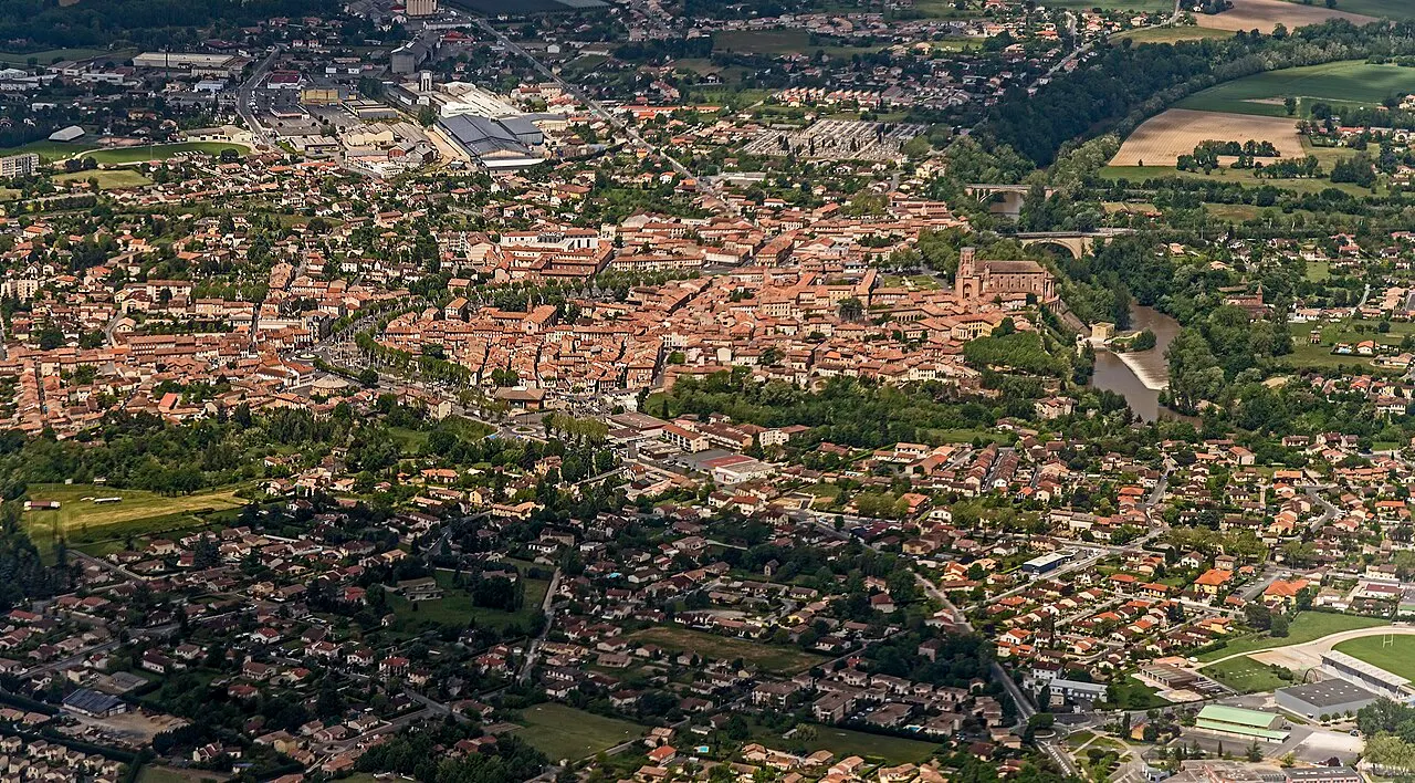 Vue aérienne de Lavaur, Tarn, France.
