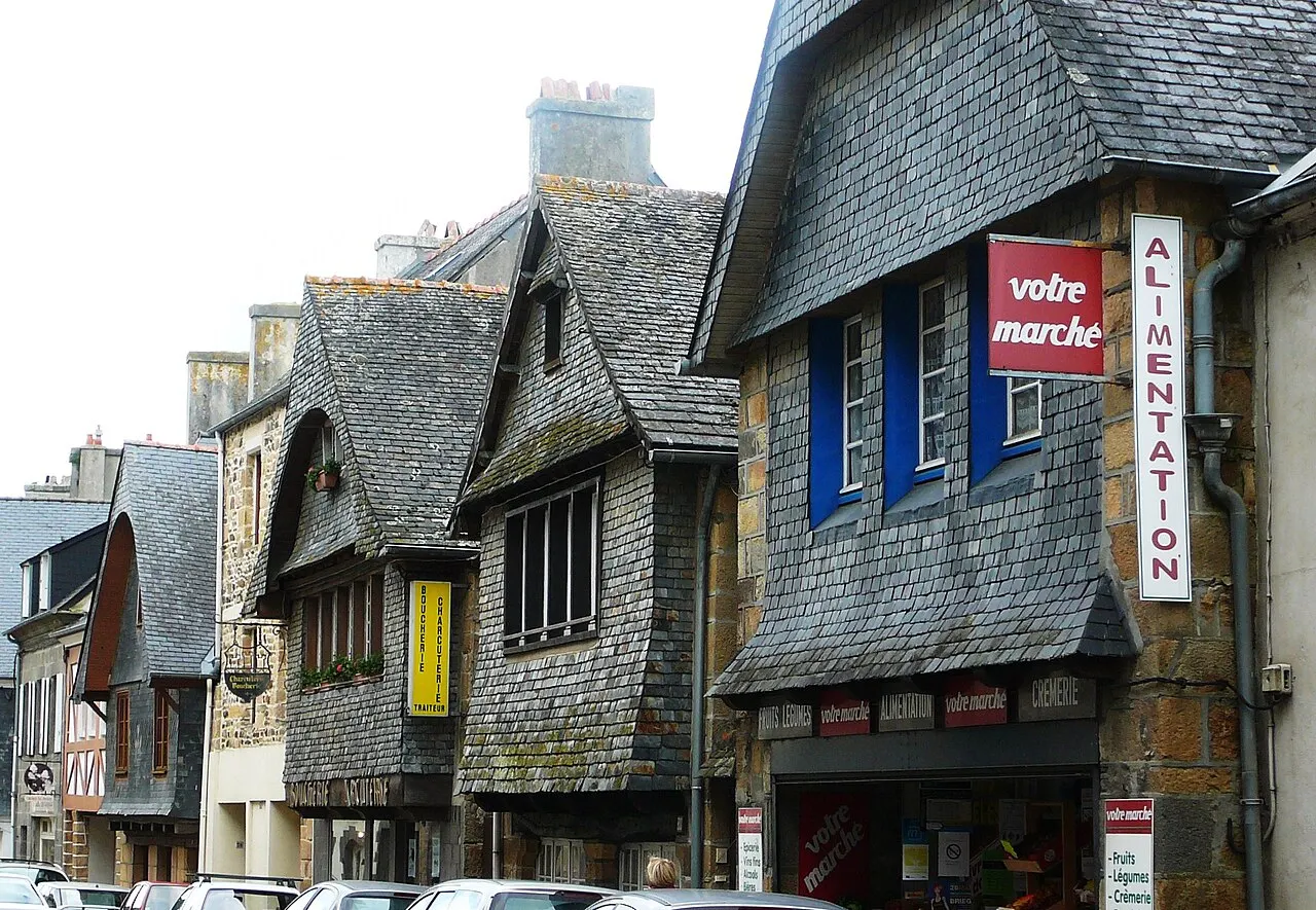 Le Faou : maisons à pans de bois rue pricipale