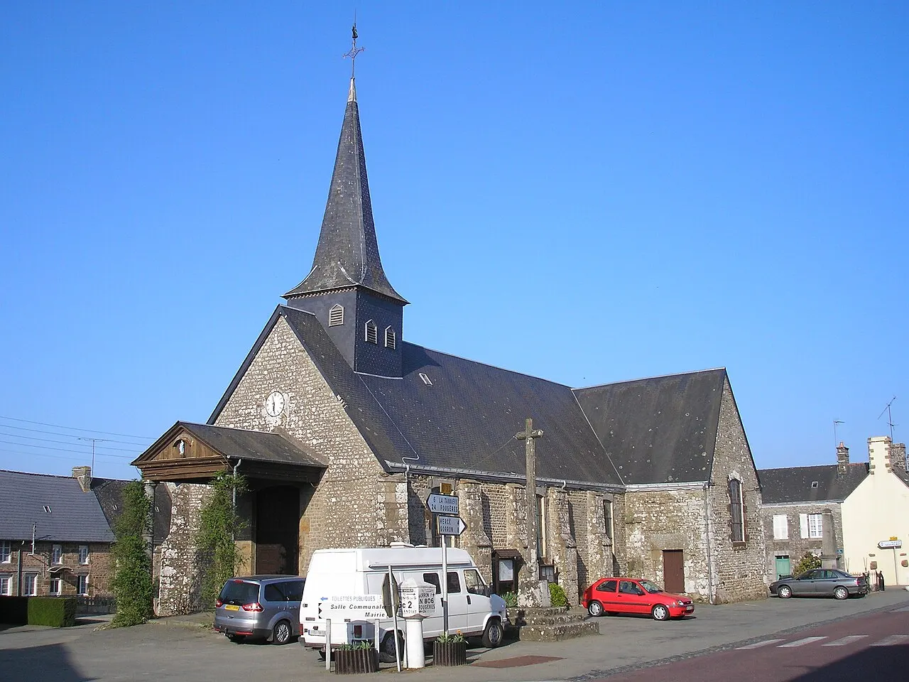 Levaré (Pays de la Loire, France). L'église Saint-Victeur.