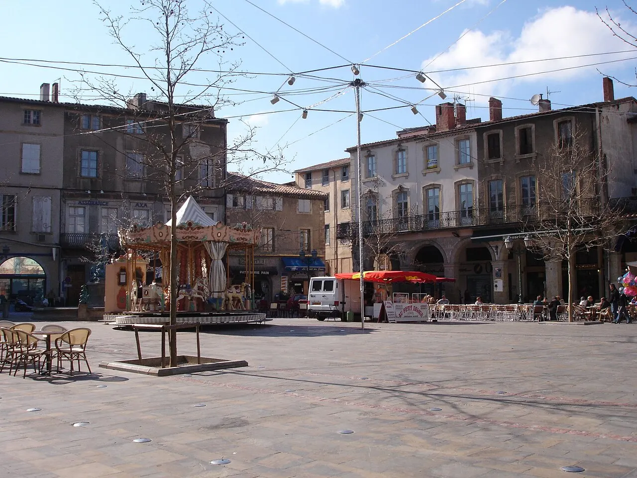 Place de la République à Limoux (Aude, France).