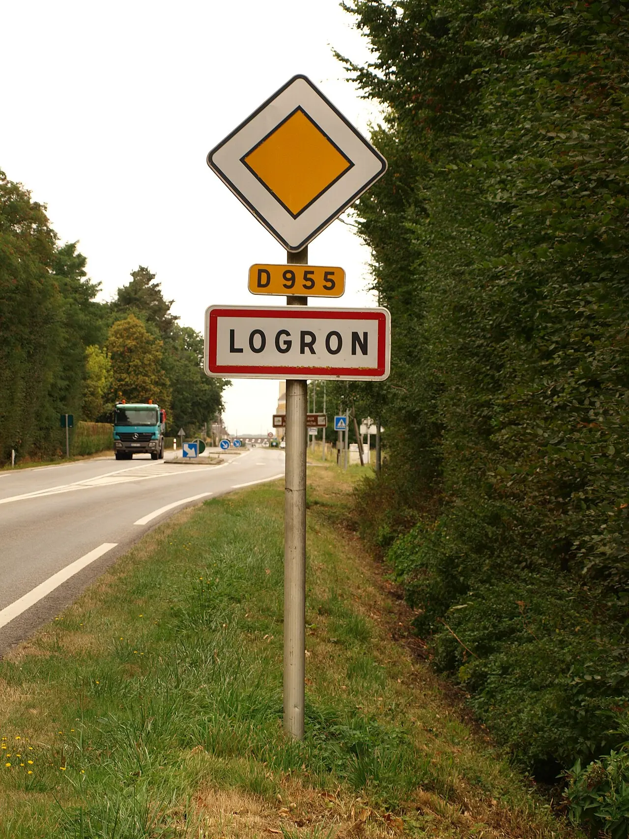 Logron (Eure-et-Loir , France) ; panneau d'agglomération en arrivant de Châteaudun.