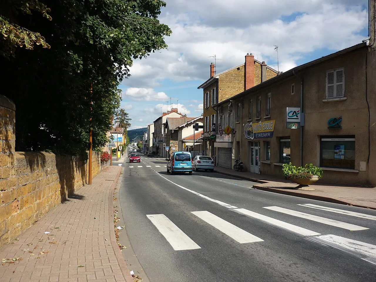 Vue de la route départementale 385 à Lozanne, dans le département du Rhône.