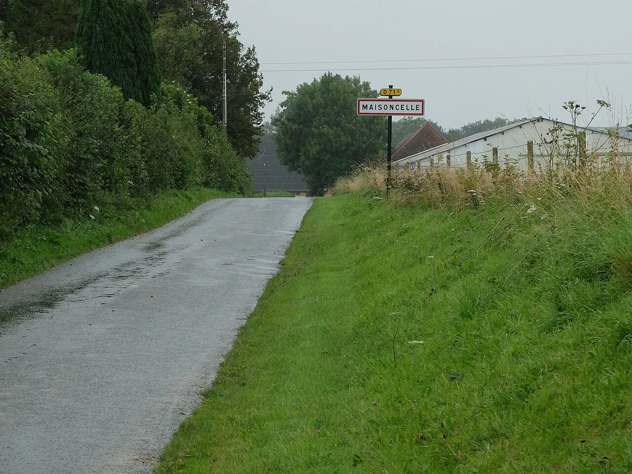 Vue d'une entrée de la commune de Maisoncelle.