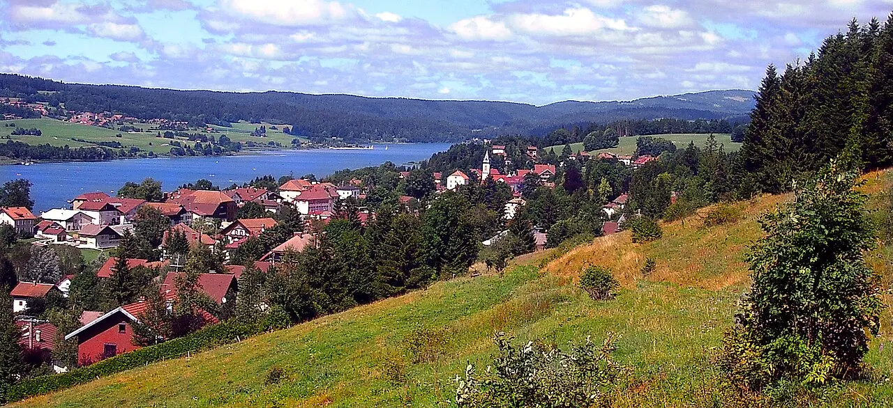 Vue plongeante sur Malbuisson