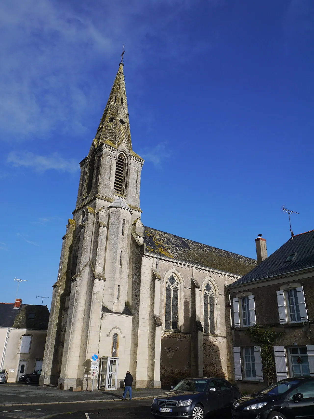 L'église Saint-Serge-et-Saint-Bach.