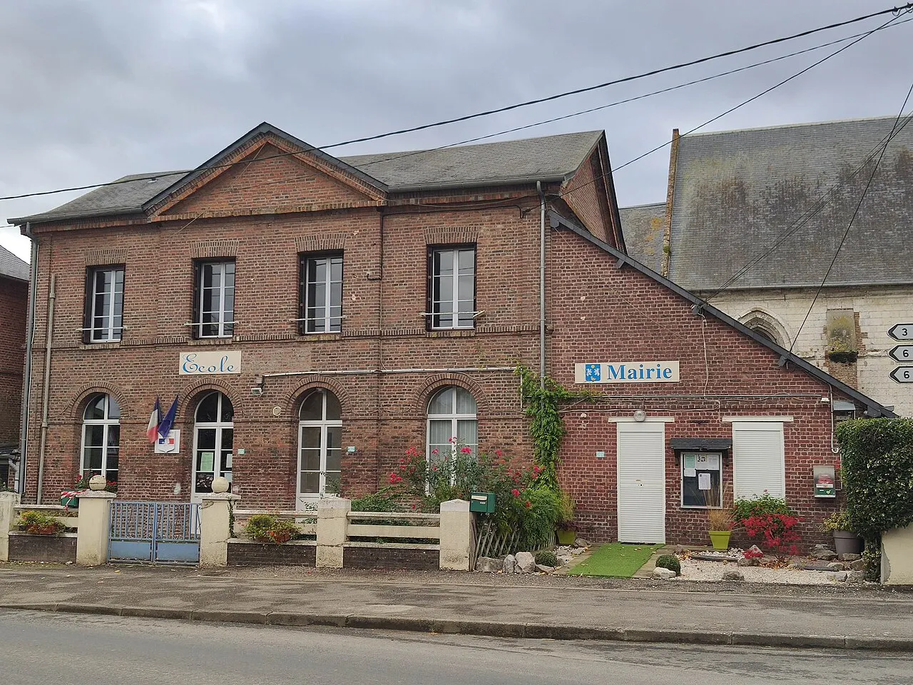 Marques : La mairie-école