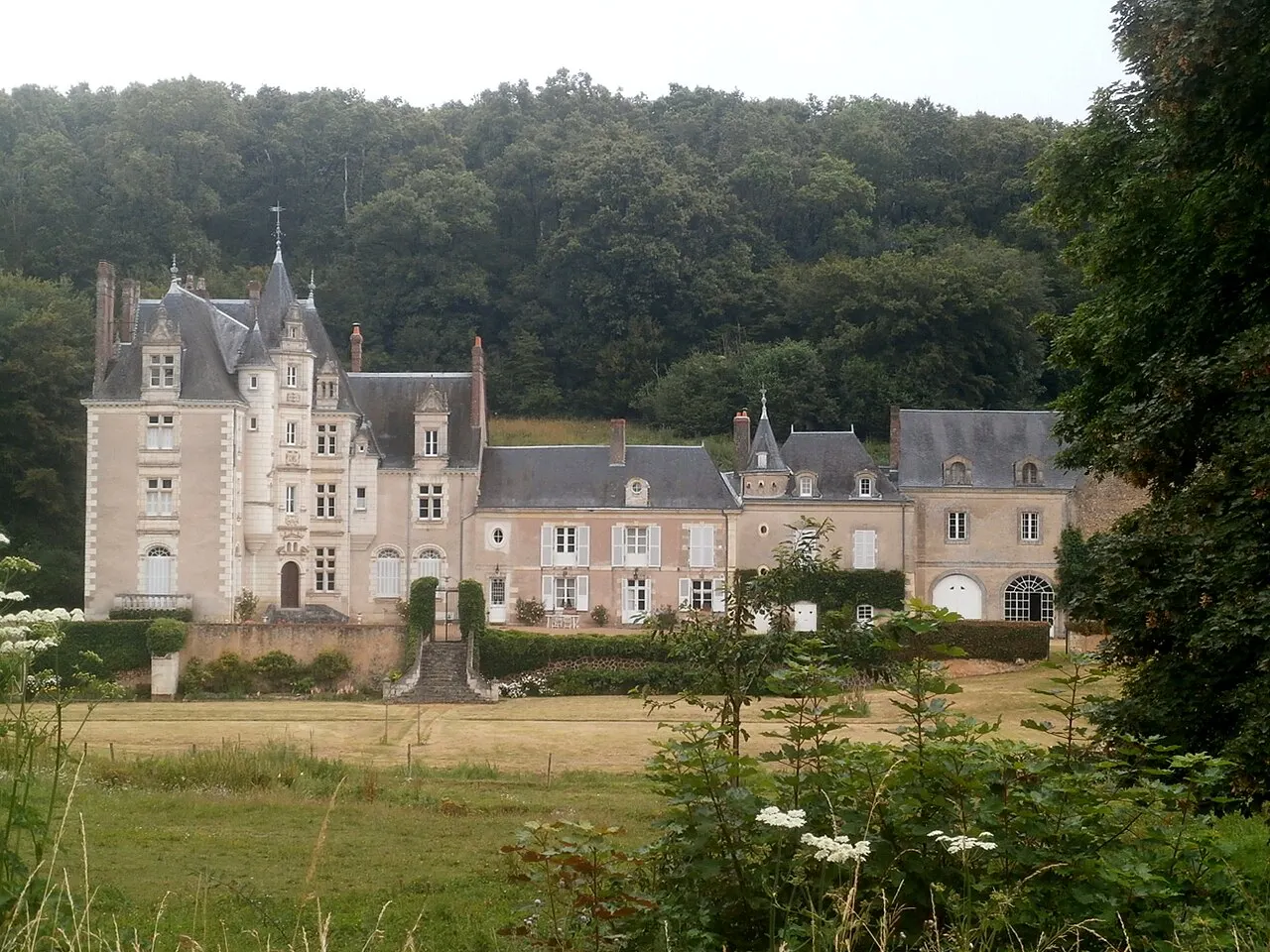 Le château de la Roche-d'Alès à Marray