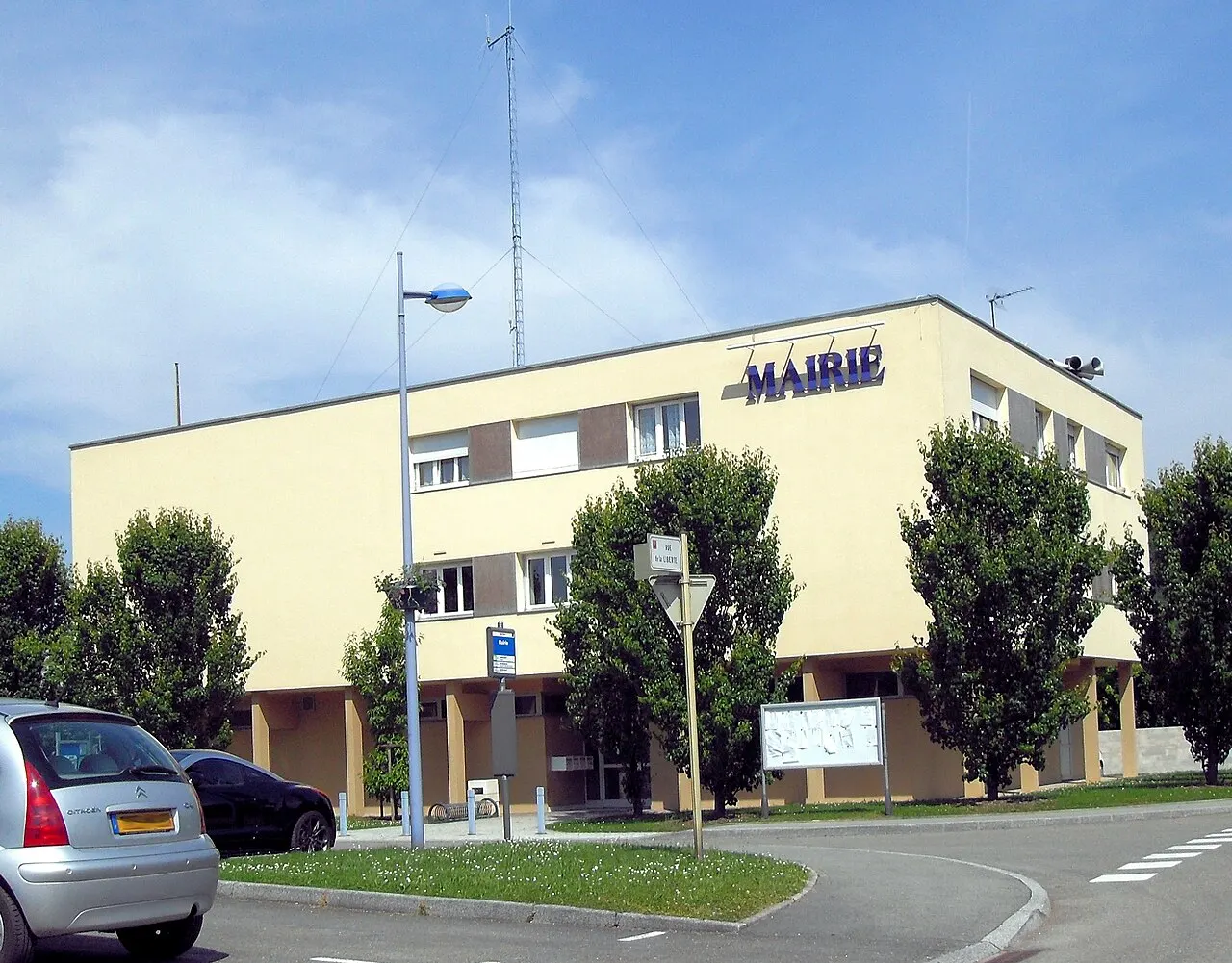 La mairie de Mathay