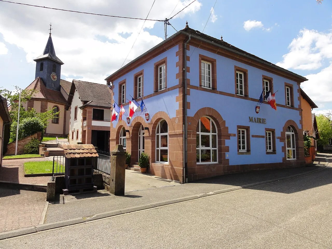 Alsace, Bas-Rhin, Menchhoffen, Mairie-école (1833), 6-8 rue de la Mairie.