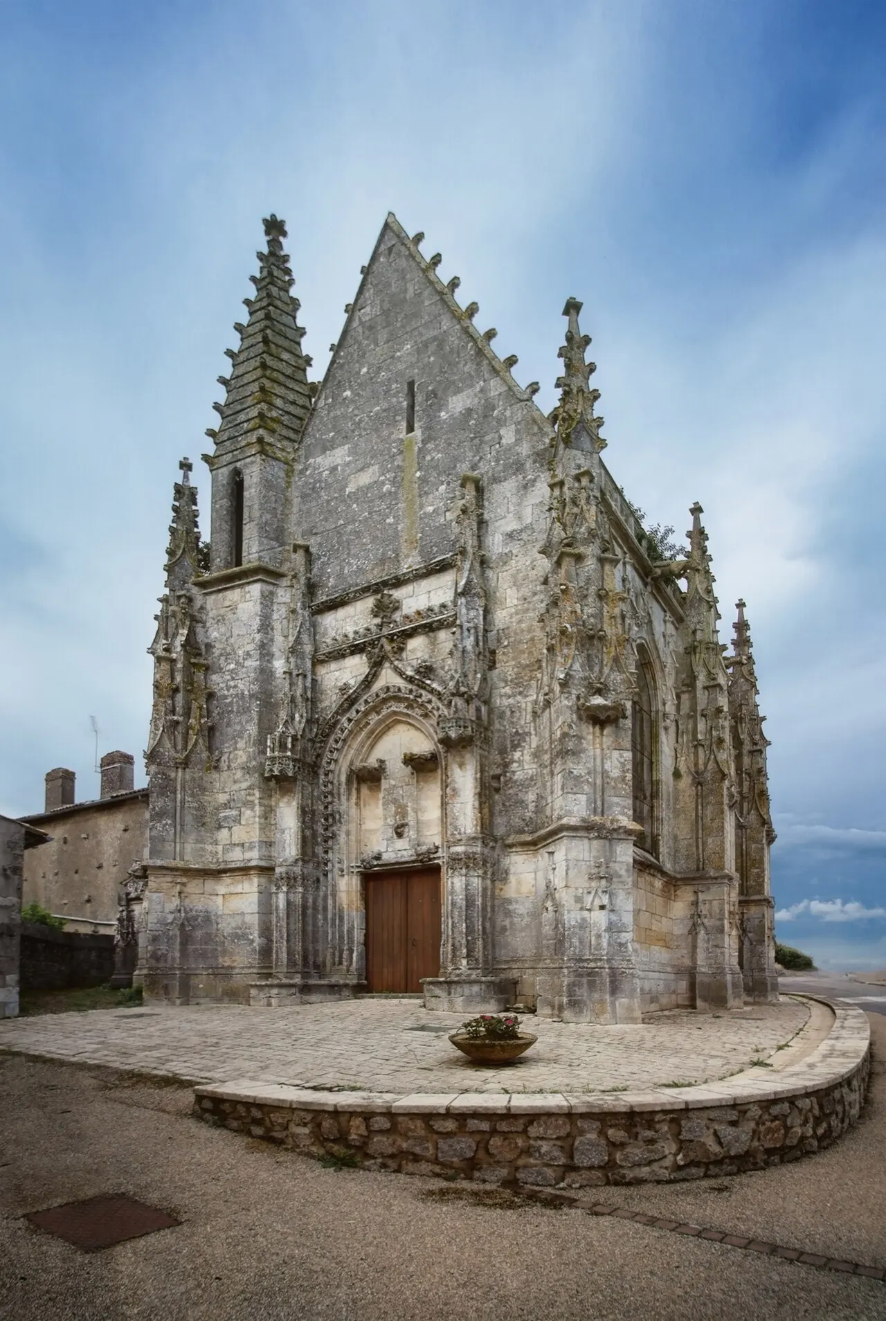 Chapelle des Hospices dite de l'Aumonerie ou Chapelle Jean-Boucard Localisation Poitou-Charentes ; Deux-Sèvres Ménigoute