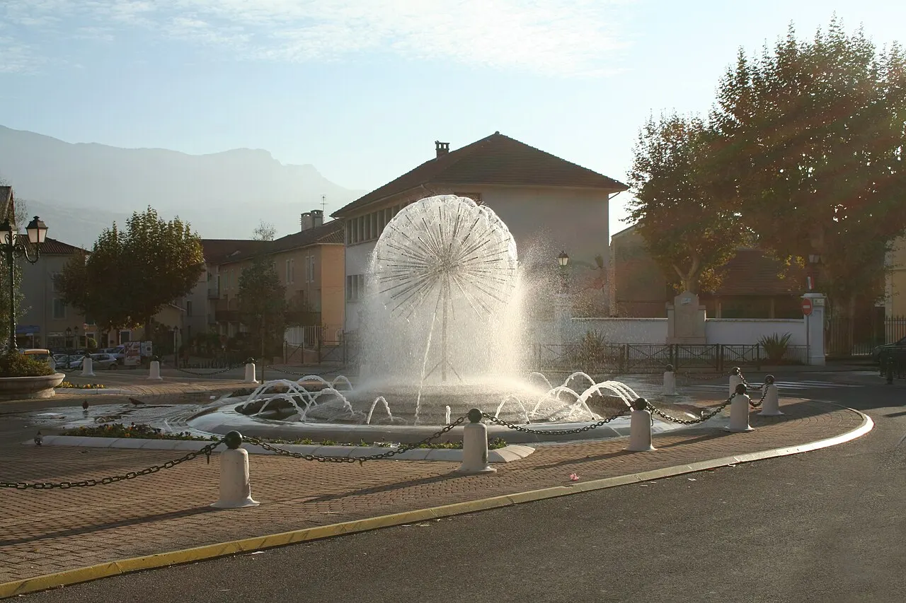 Moirans (Isère) - fontaine, Place de l'Assemblée Départementale.