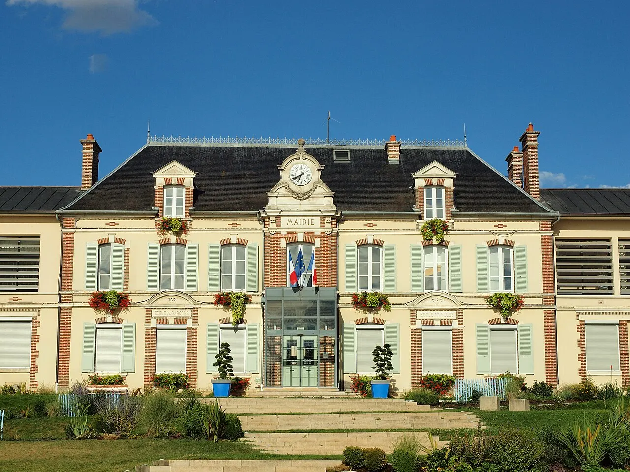 Mairie de Monéteau (Yonne, France)
