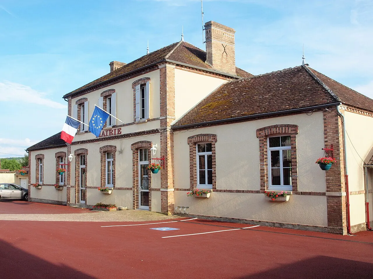 Mairie de Nailly (Yonne, France)