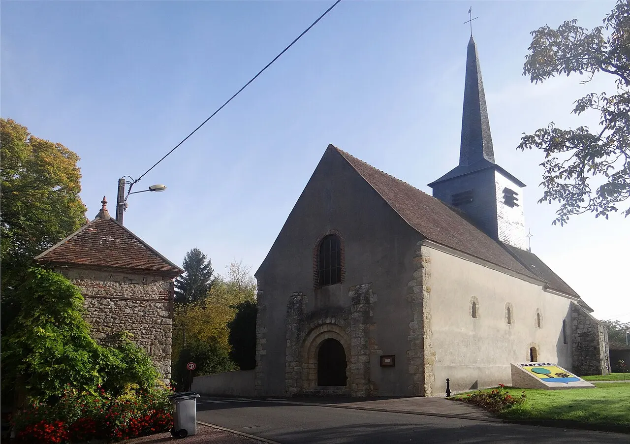 Église Saint-Pierre et Saint-Genou, Noyers, Loiret, France.
