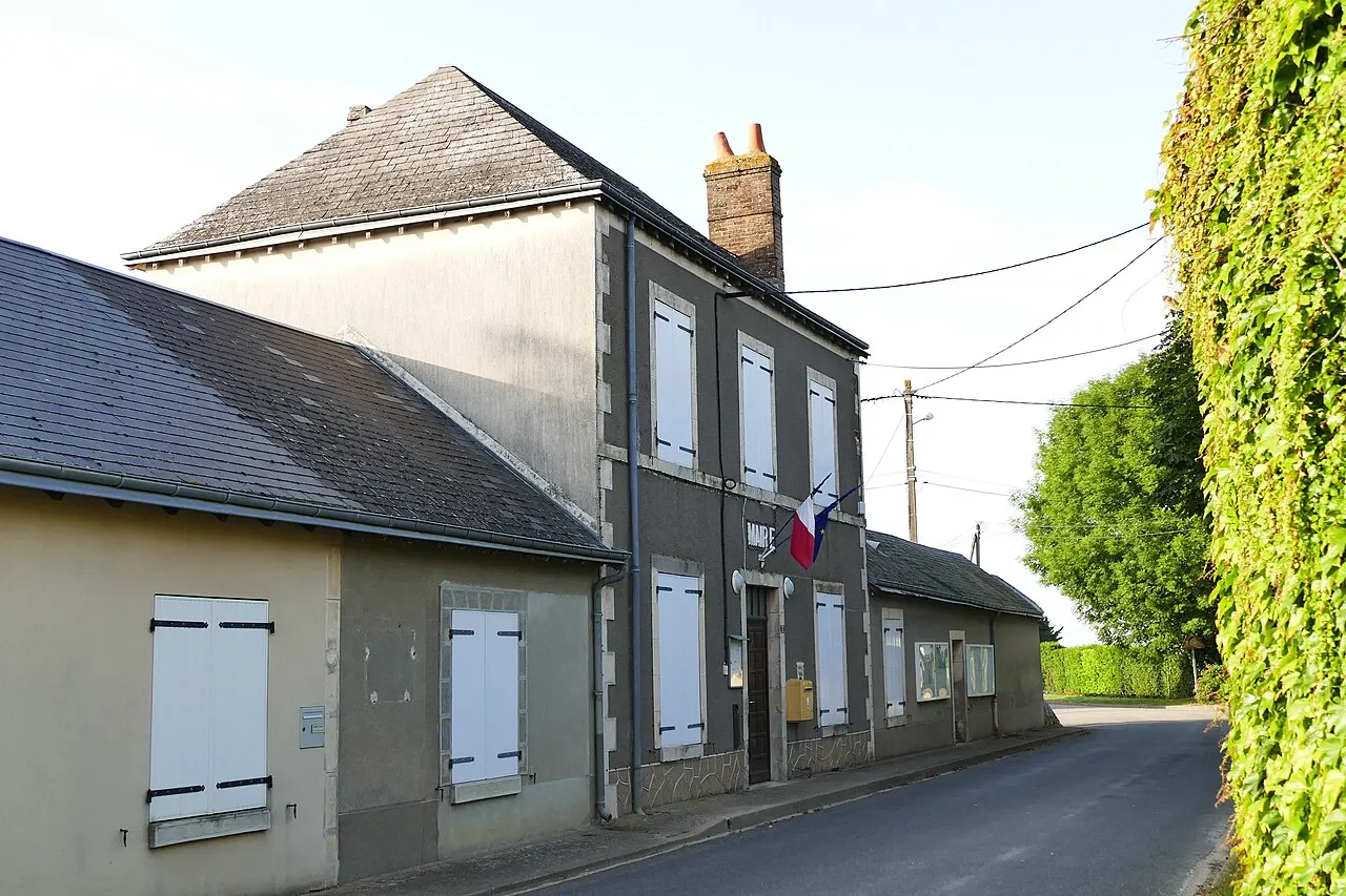 La mairie à Oison (Loiret, Centre-Val de Loire, France).