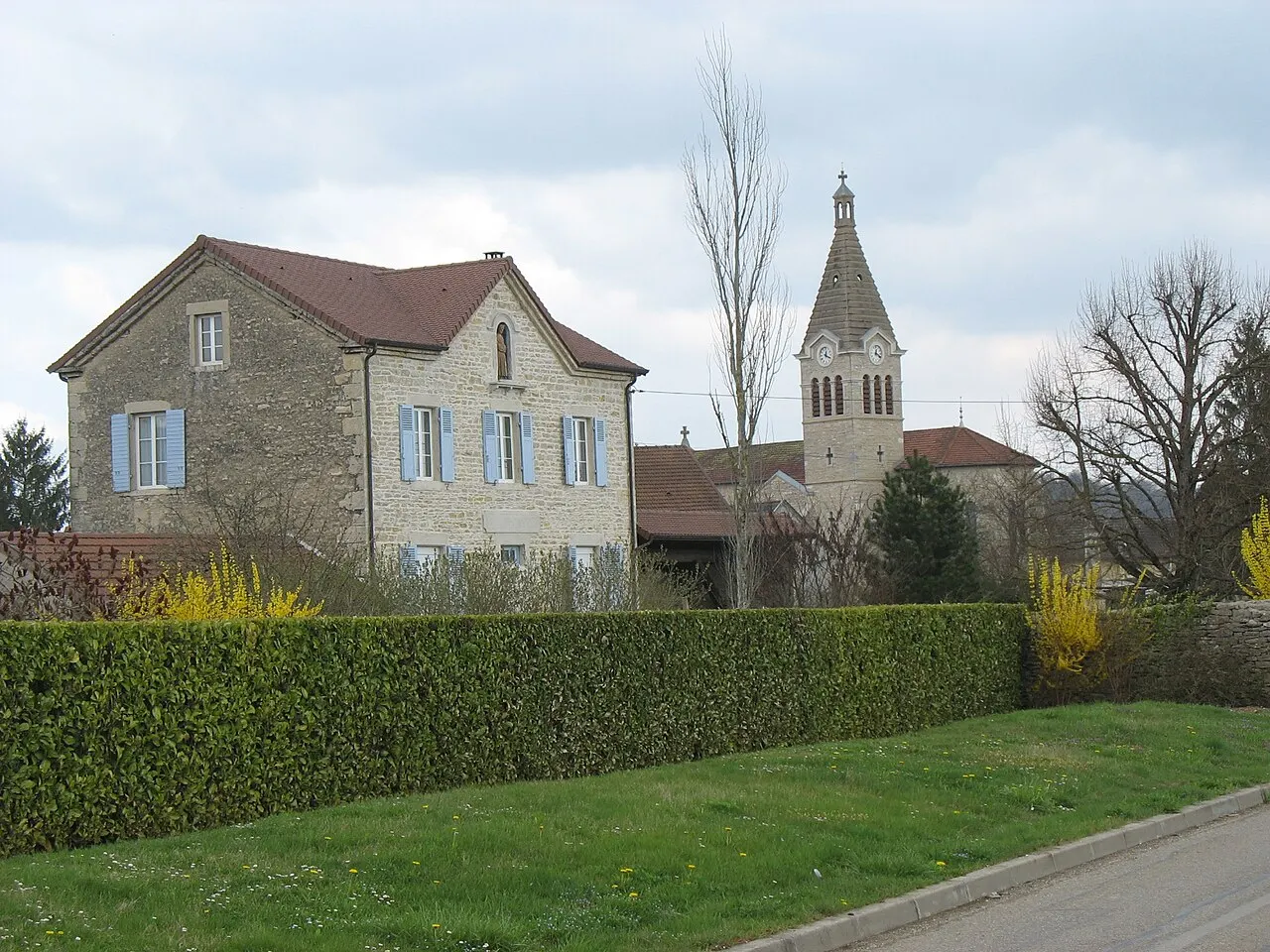 village d optevoz eglise