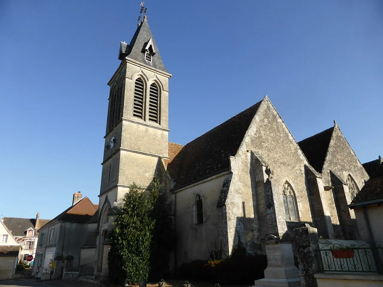 Église Saint-Pierre d'Origny-le-Roux, dans l'Orne, en France.