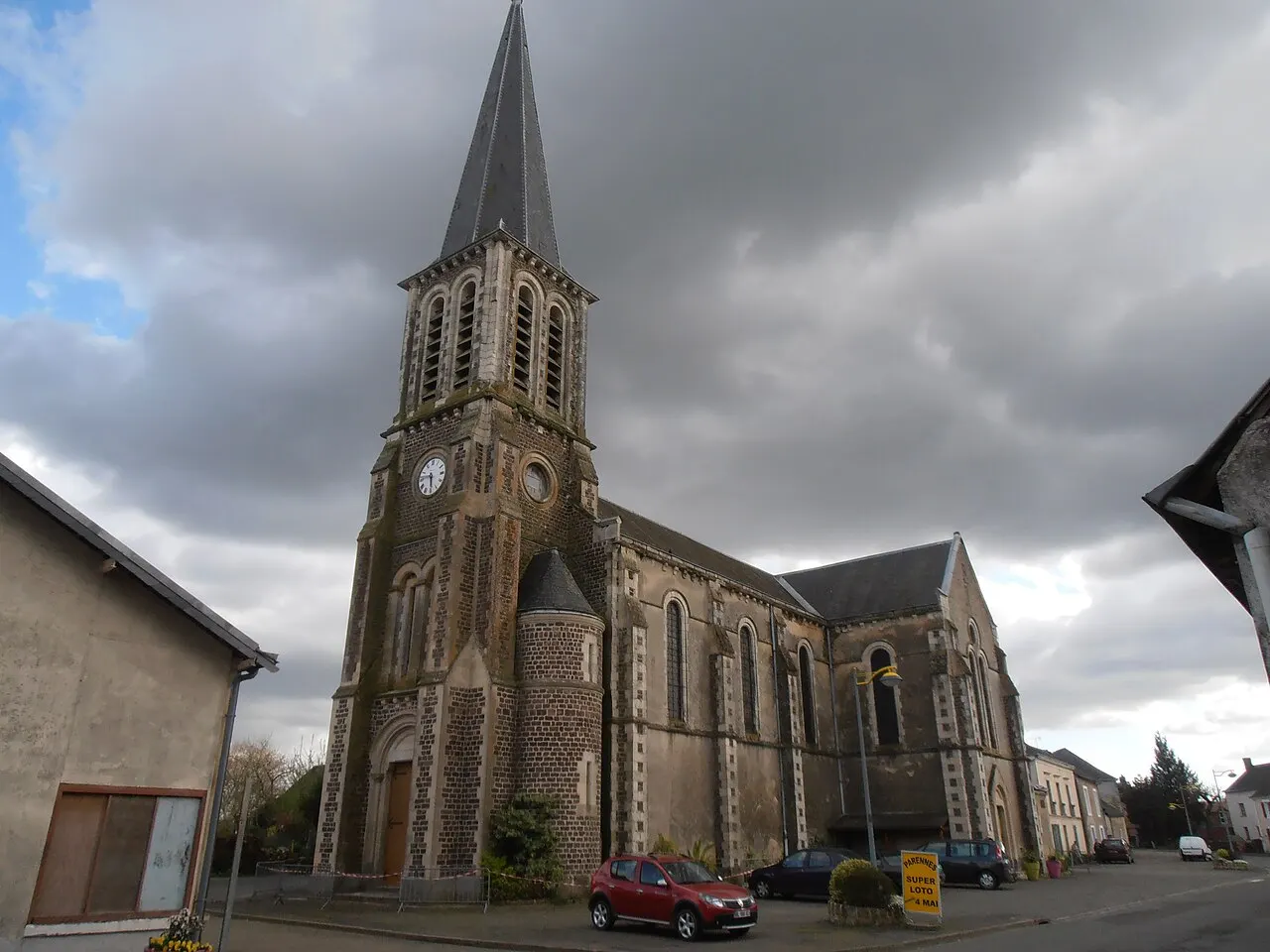 L'église de Parennes (vue générale)