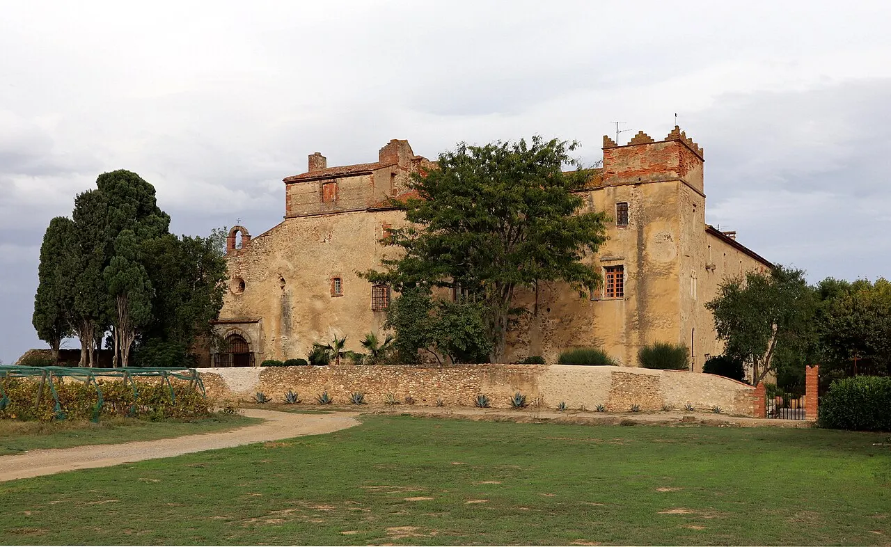 Monastir del Camp proche Passa, Département Pyrénées-Orientales, France (vue sud-ouest).