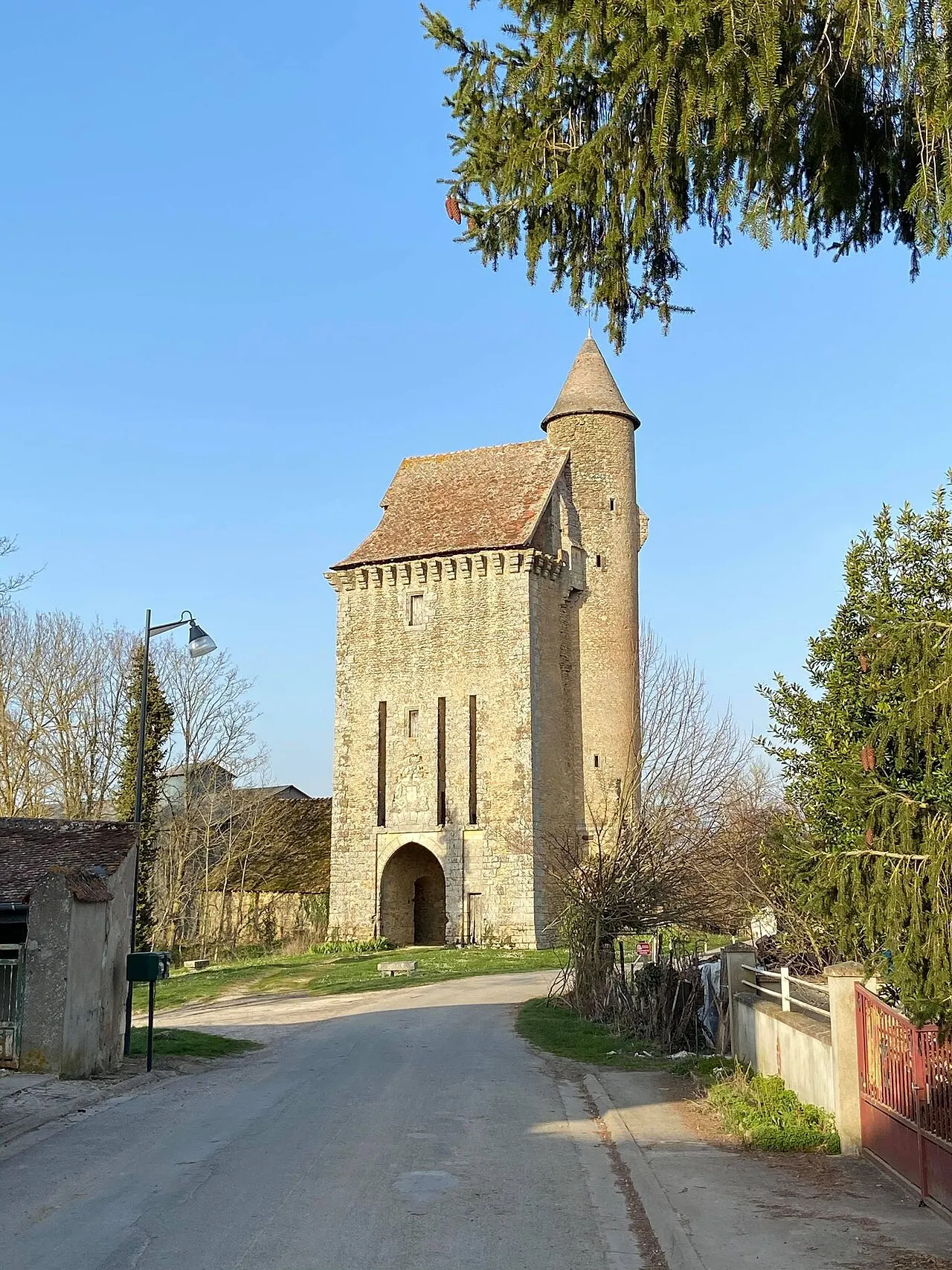Donjon de l'ancien château médiéval Paludien.