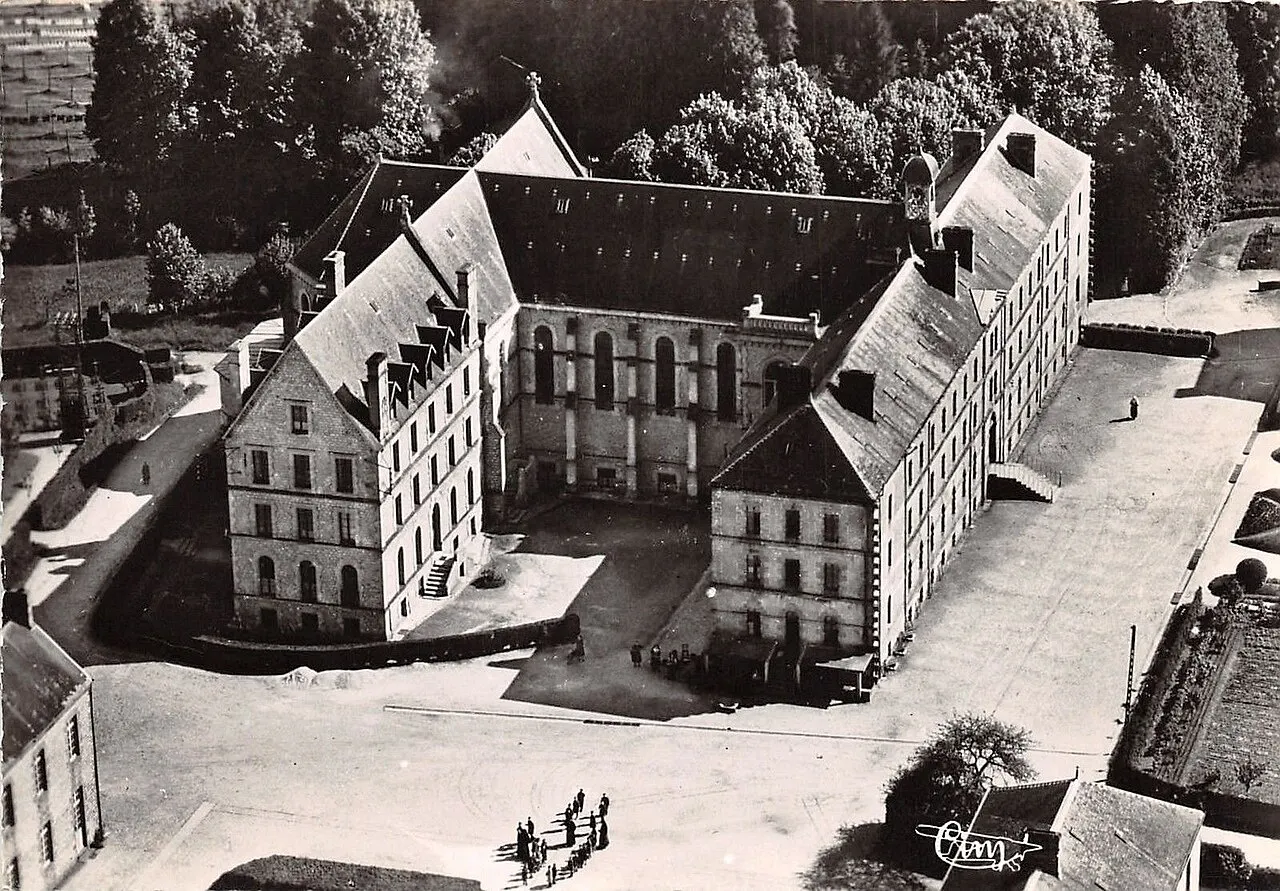 Maison des franciscaines de Perrou (Orne).