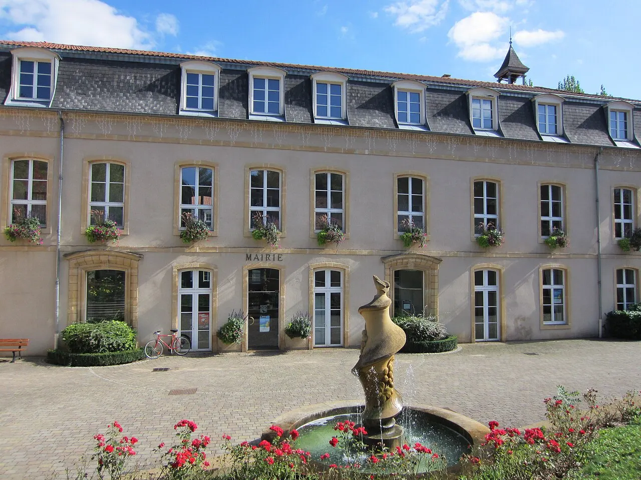 DescriptionMairie de Plappeville.JPG mairie château d'Arros Plappeville Date 14 September 2011 Source mon appareil photo Author Aimelaime…