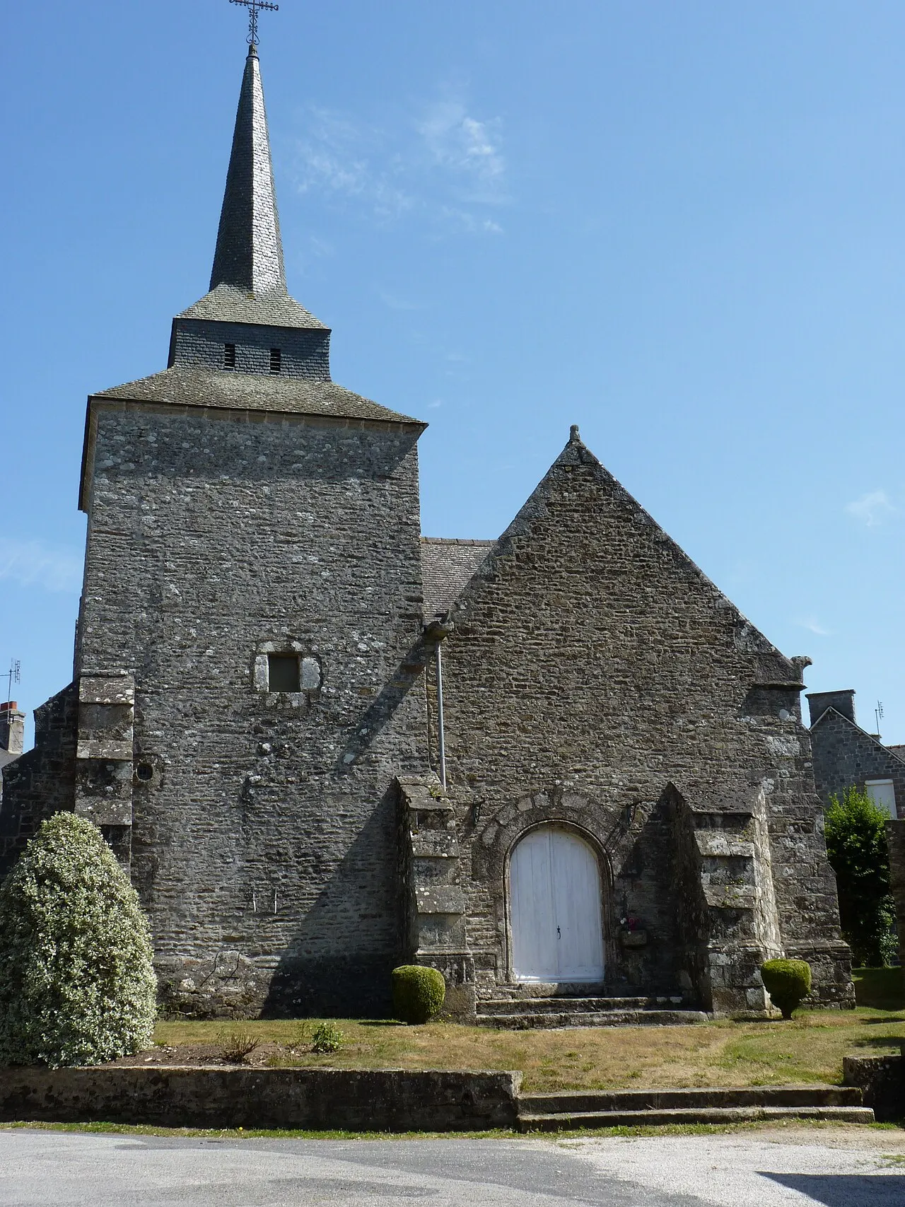 Chapelle mi romane, mi gothique.