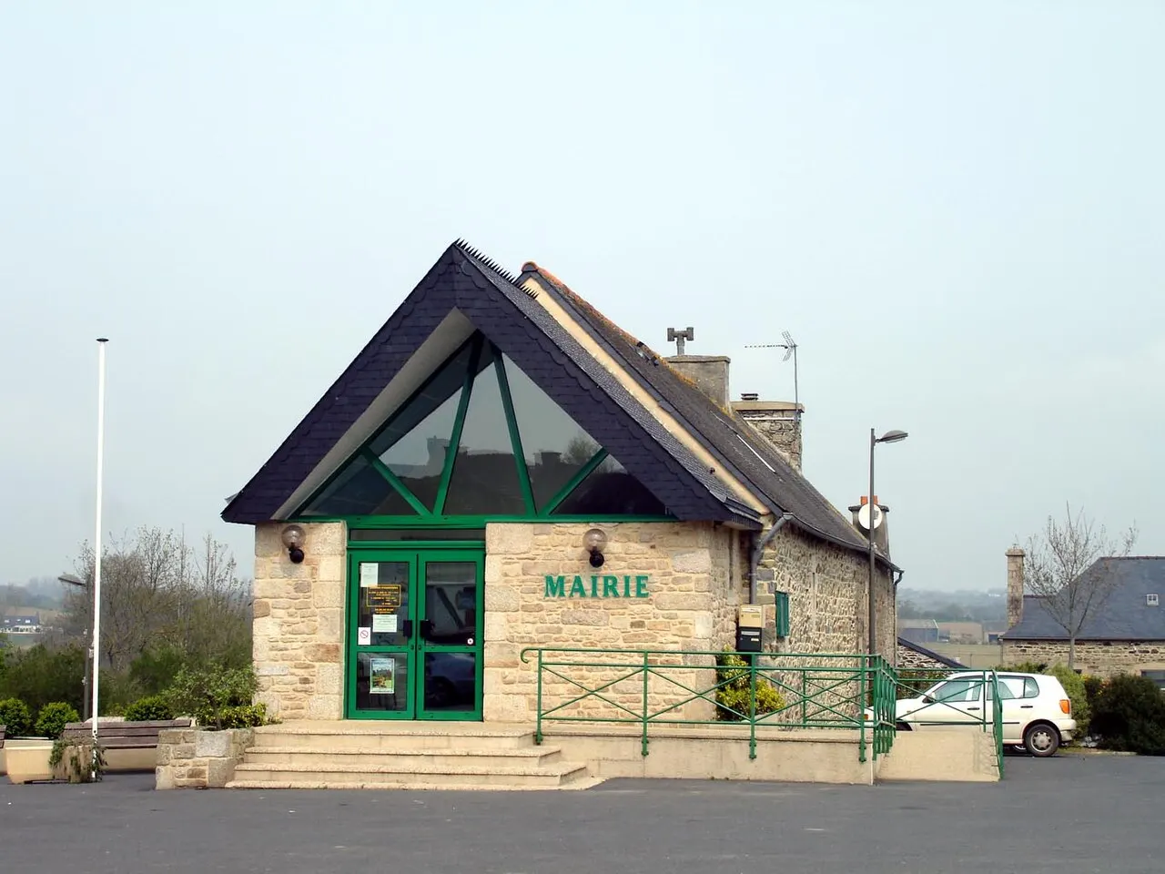 Mairie de Pleudaniel (Côtes-d'Armor), France