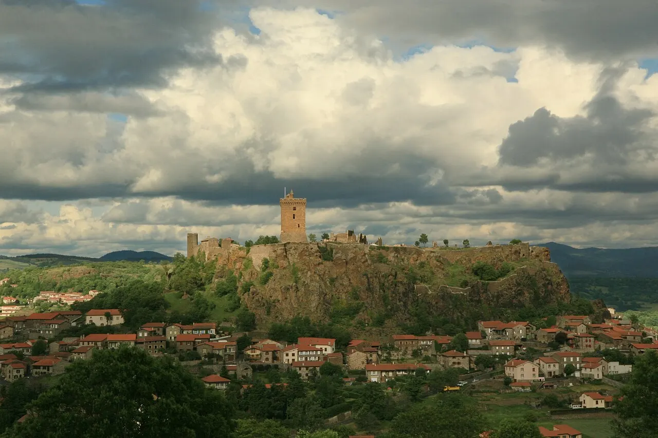 Polignac est une commune française, située dans le département de la Haute-Loire et la région Auvergne.