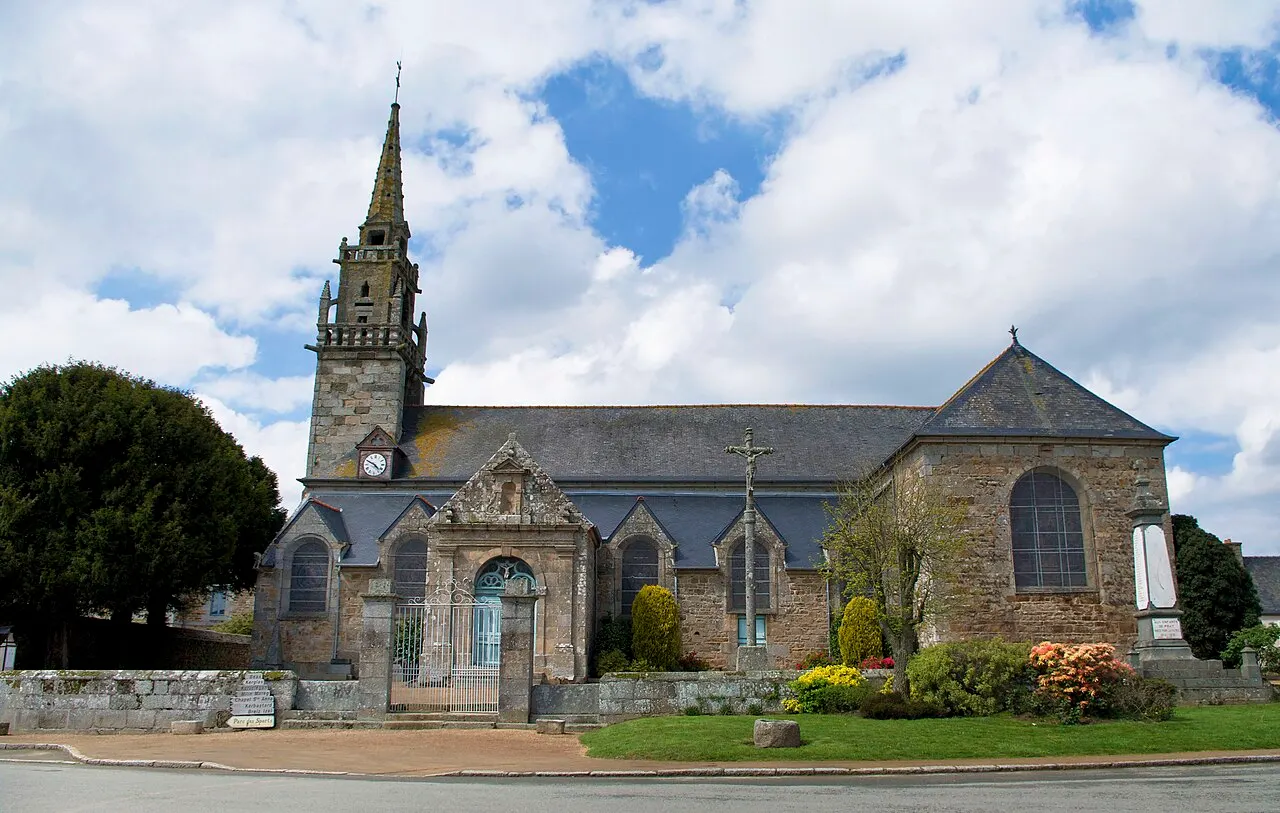 Église Saint-Pierre de Prat, Côtes d'Armor, France
