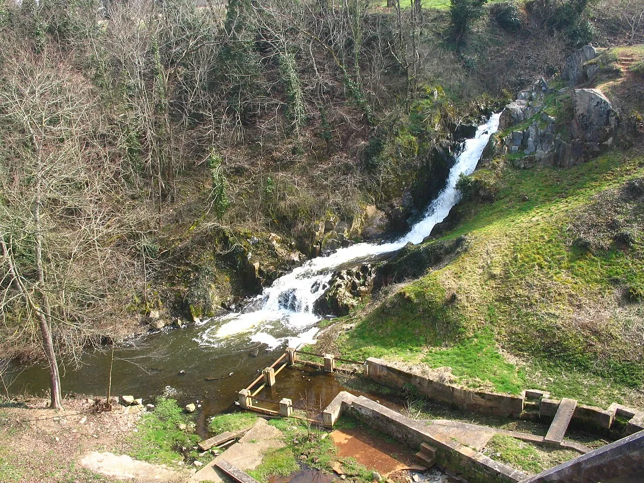 Digue étang de Sault à Prémilhat (03).