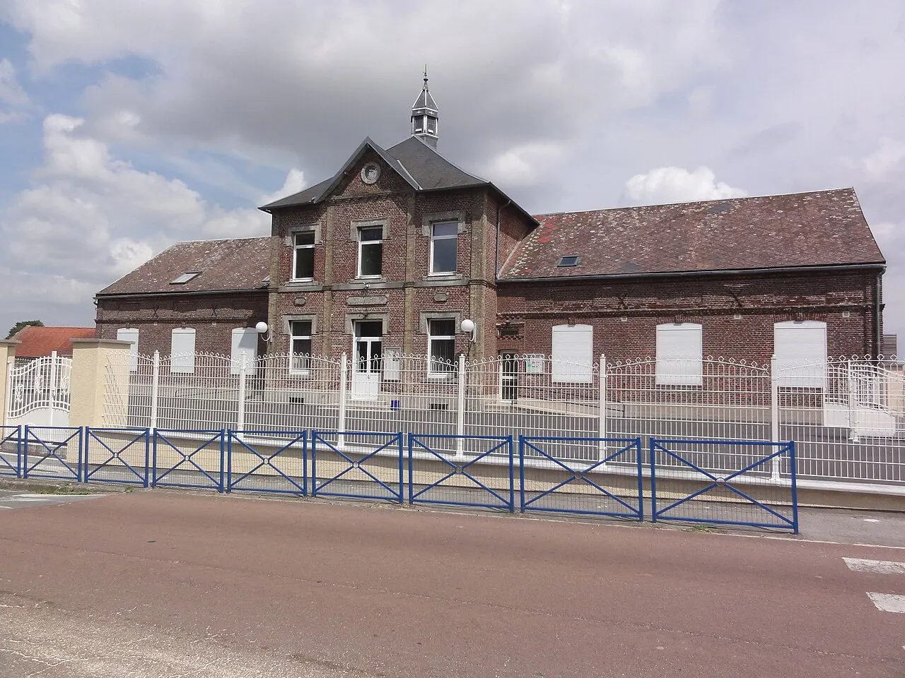 Prémont (Aisne) mairie-école