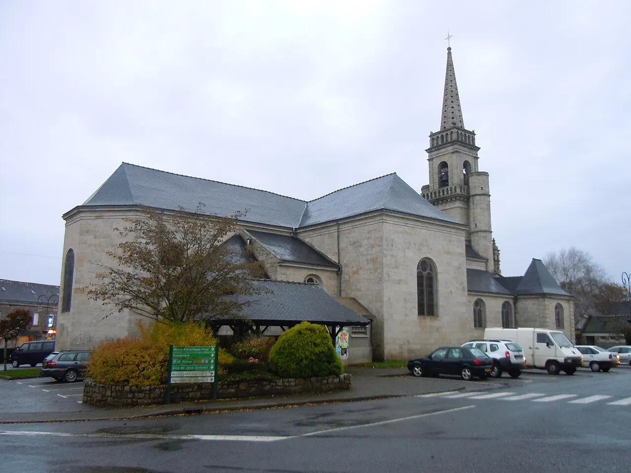l'église paroissiale de Querrien (département du Finistère)