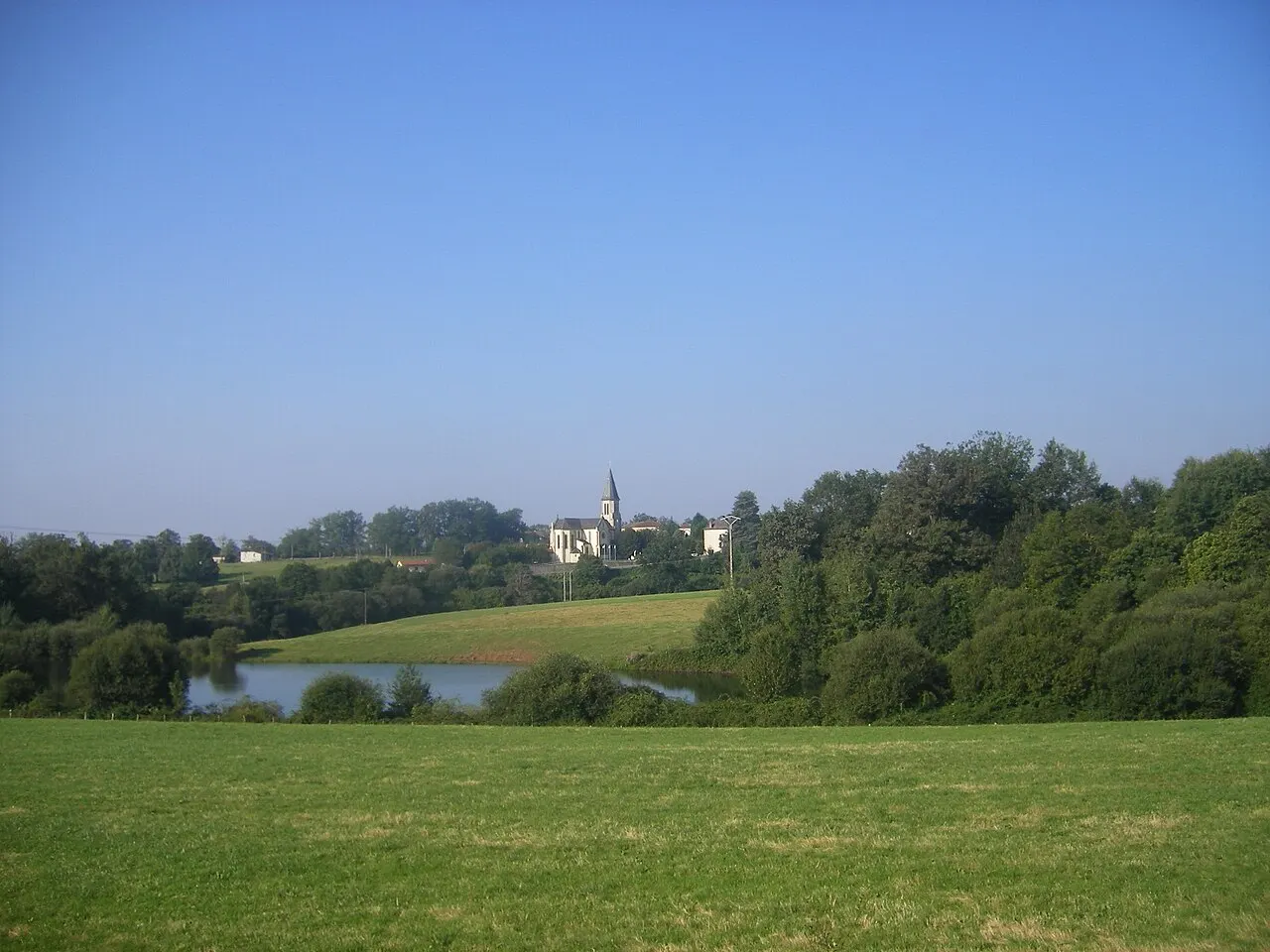 Quézac as seen from N122 route