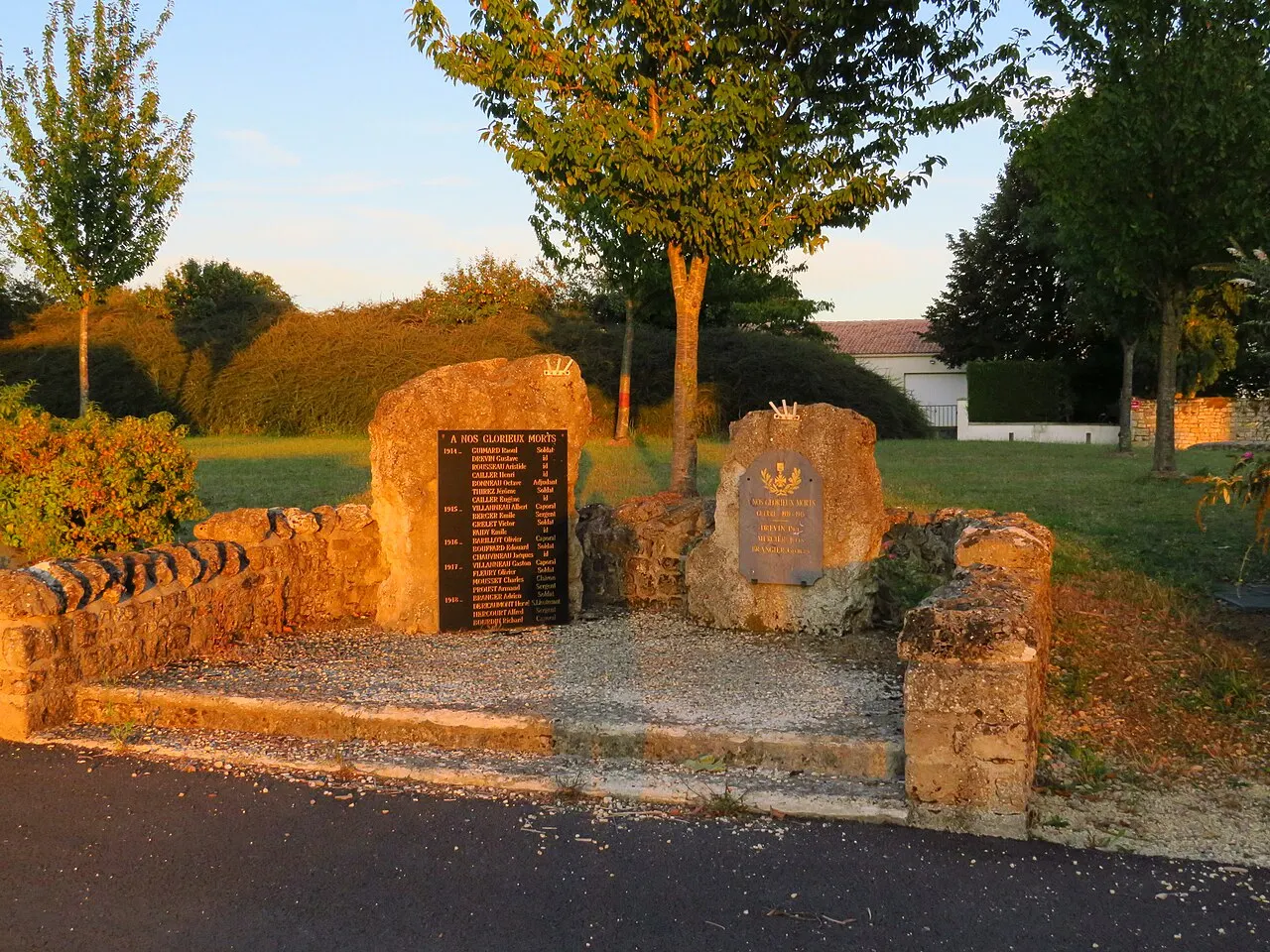 Le monument aux morts de Romans 79