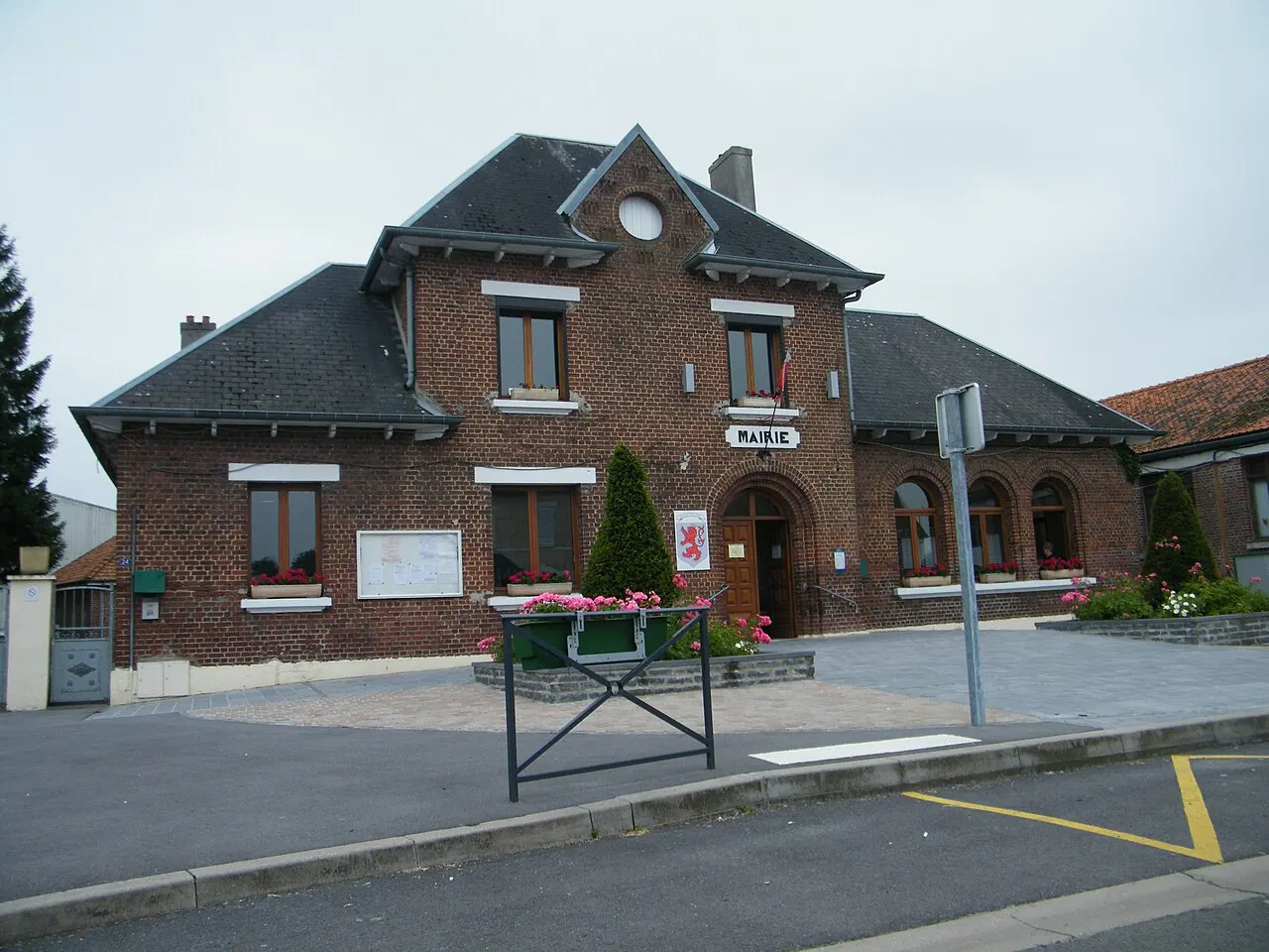 Mairie-école.