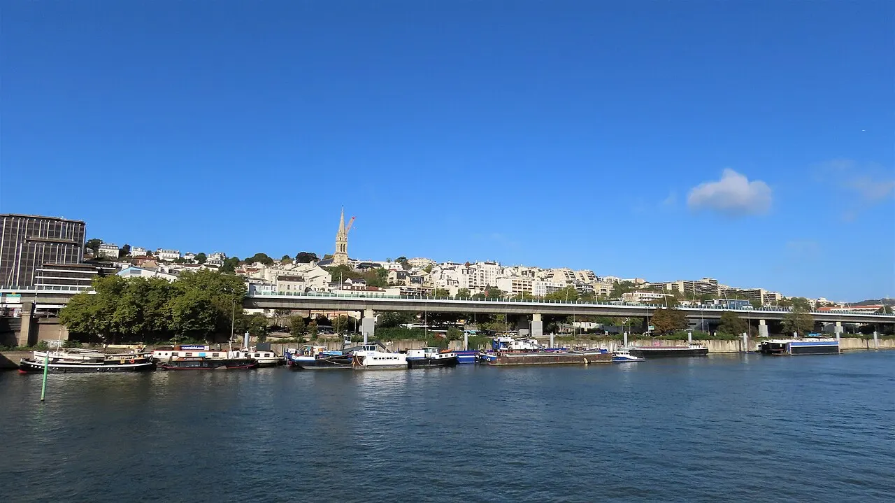 Saint-Cloud depuis le quai du Quatre-Septembre, Boulogne-Billancourt, Hauts-de-Seine, France