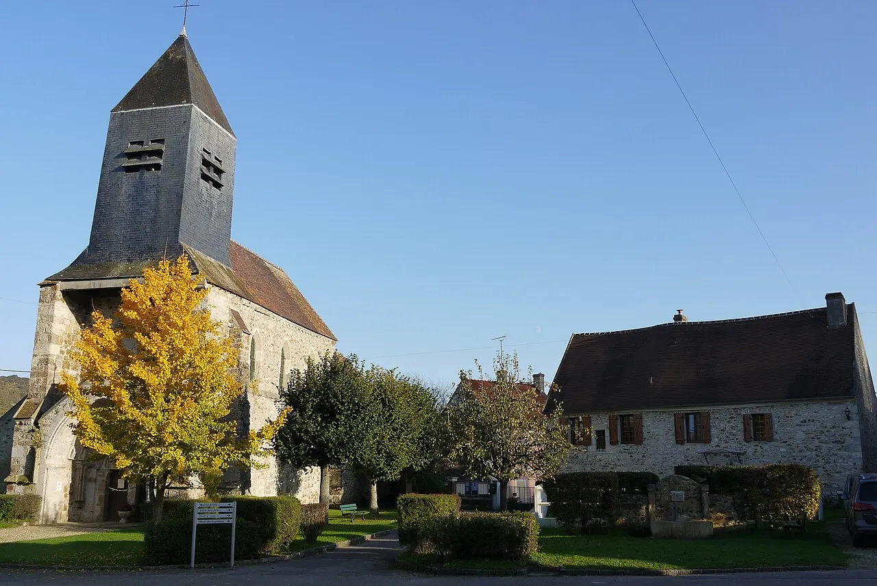 Église Saint-Eugène de Saint-Eugène, la place, la fontaine aux enchères.