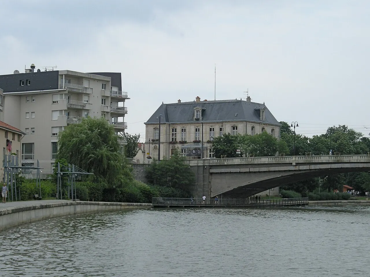 Le château et le pont sur la Meurthe à Saint-Max (Meurthe-et-Moselle)