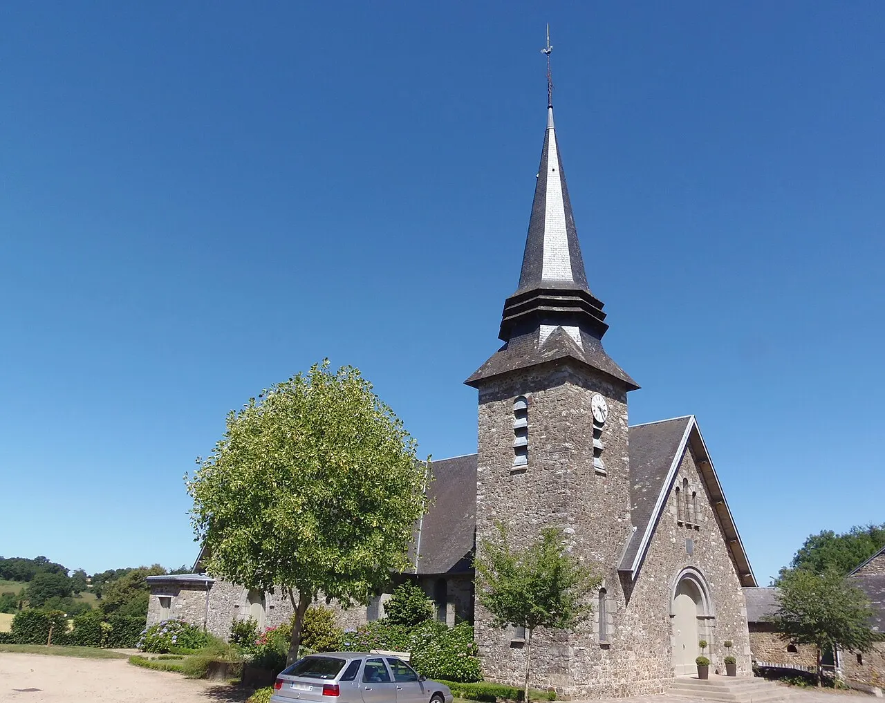 Saint-Samson (Pays de la Loire, France). L'église Saint-Samson.