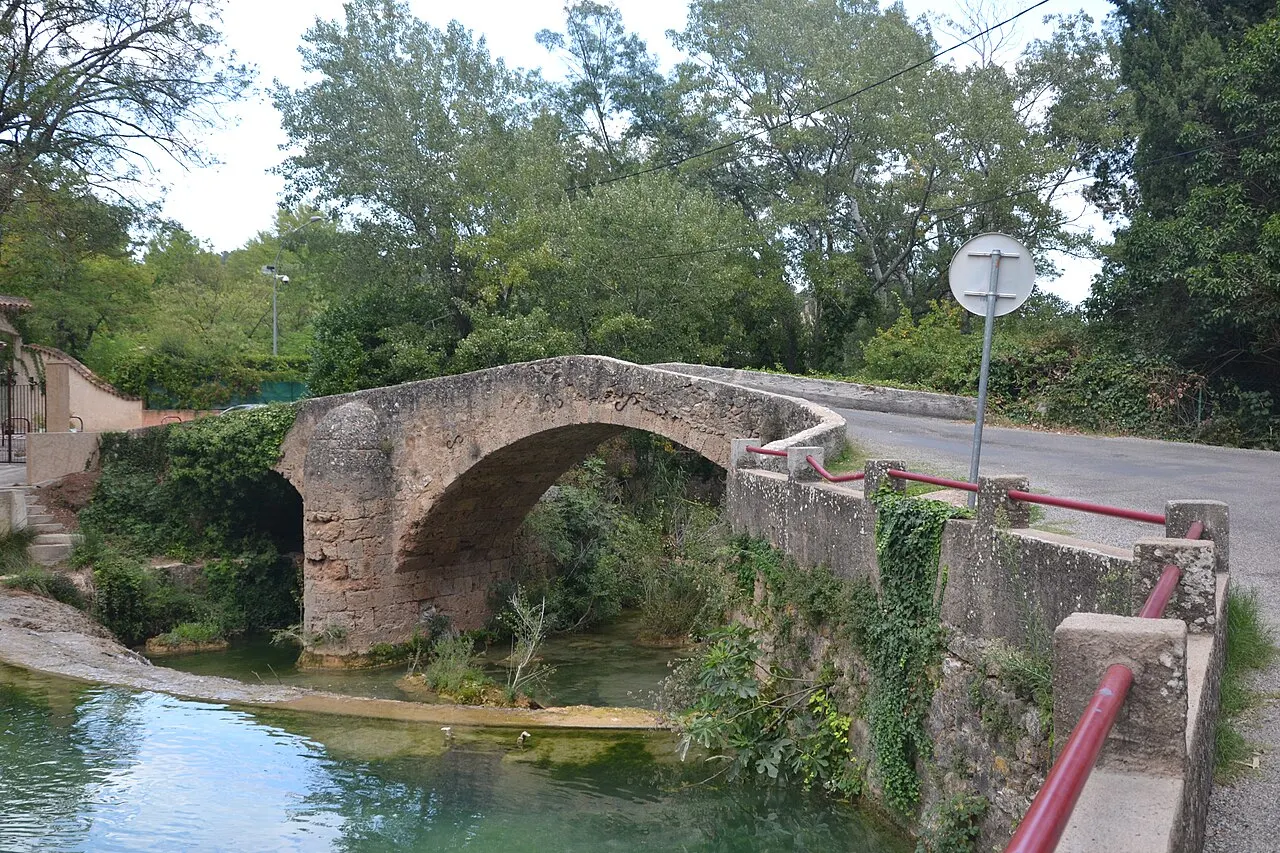 Pont du Gourgaret, sur la Bresque, à Salernes