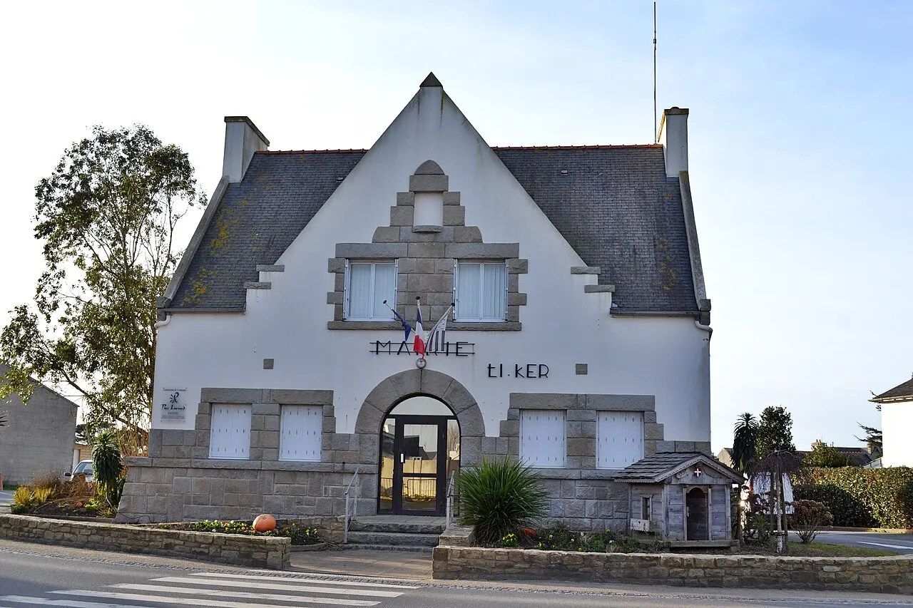 Mairie de Santec dans le Nord Finistère en Bretagne.