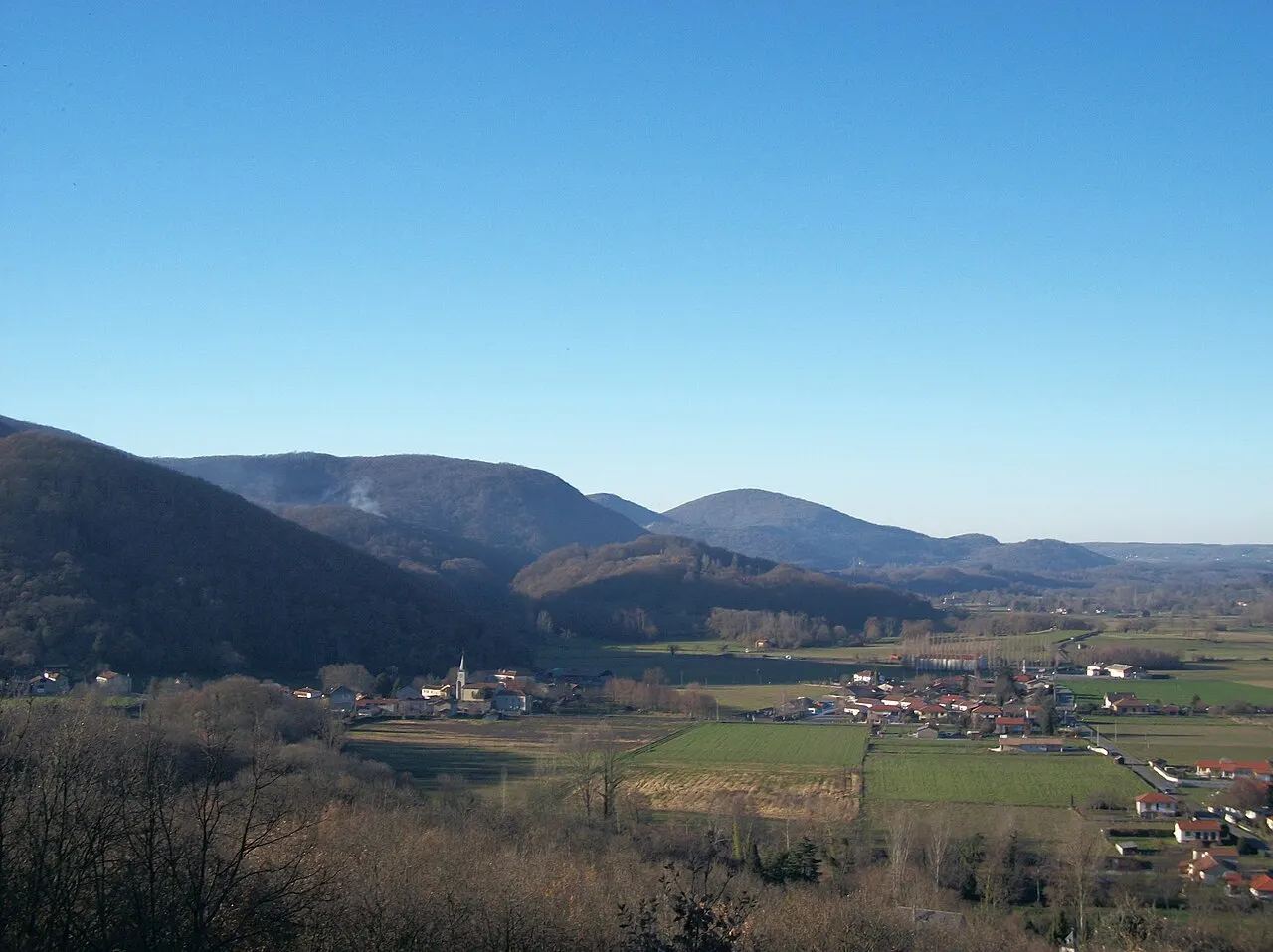 Le village de Sarp vue depuis l'ascension vers le Mail de Mau Bourg 746 m