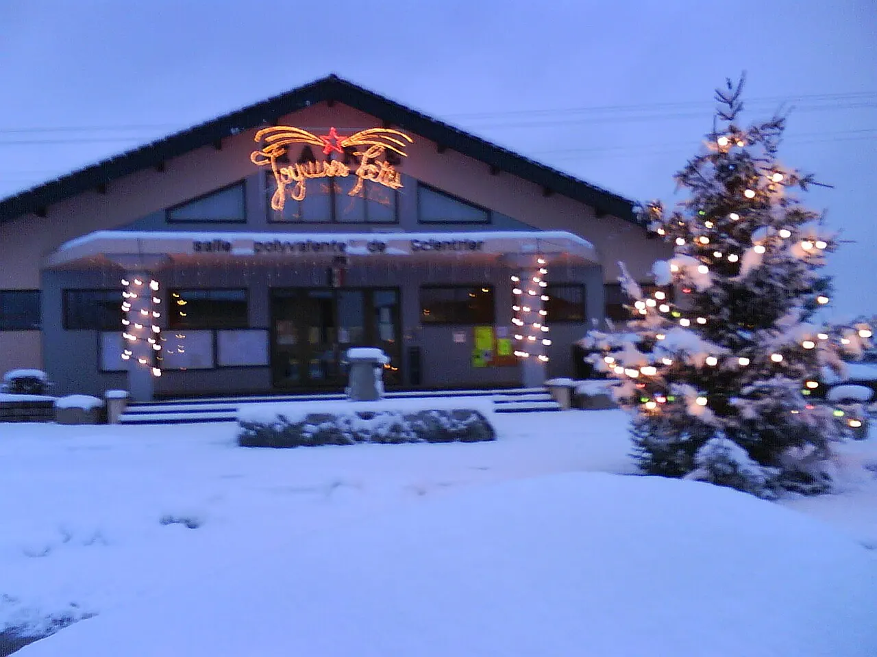 Mairie et salle polyvalente de Scientrier