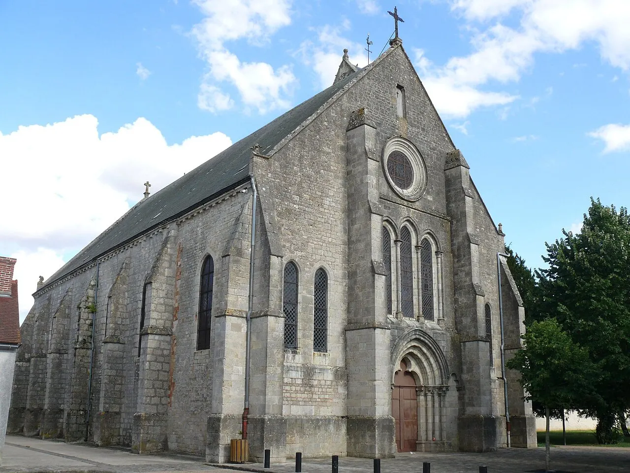 L'église Saint-Loup de Sermaises (Loiret, Centre, France).