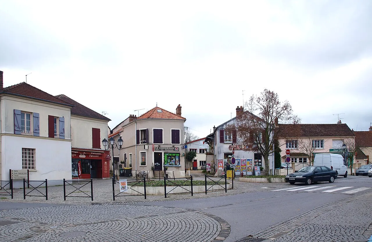 Servon (Seine-et-Marne) ; la place du centre historique