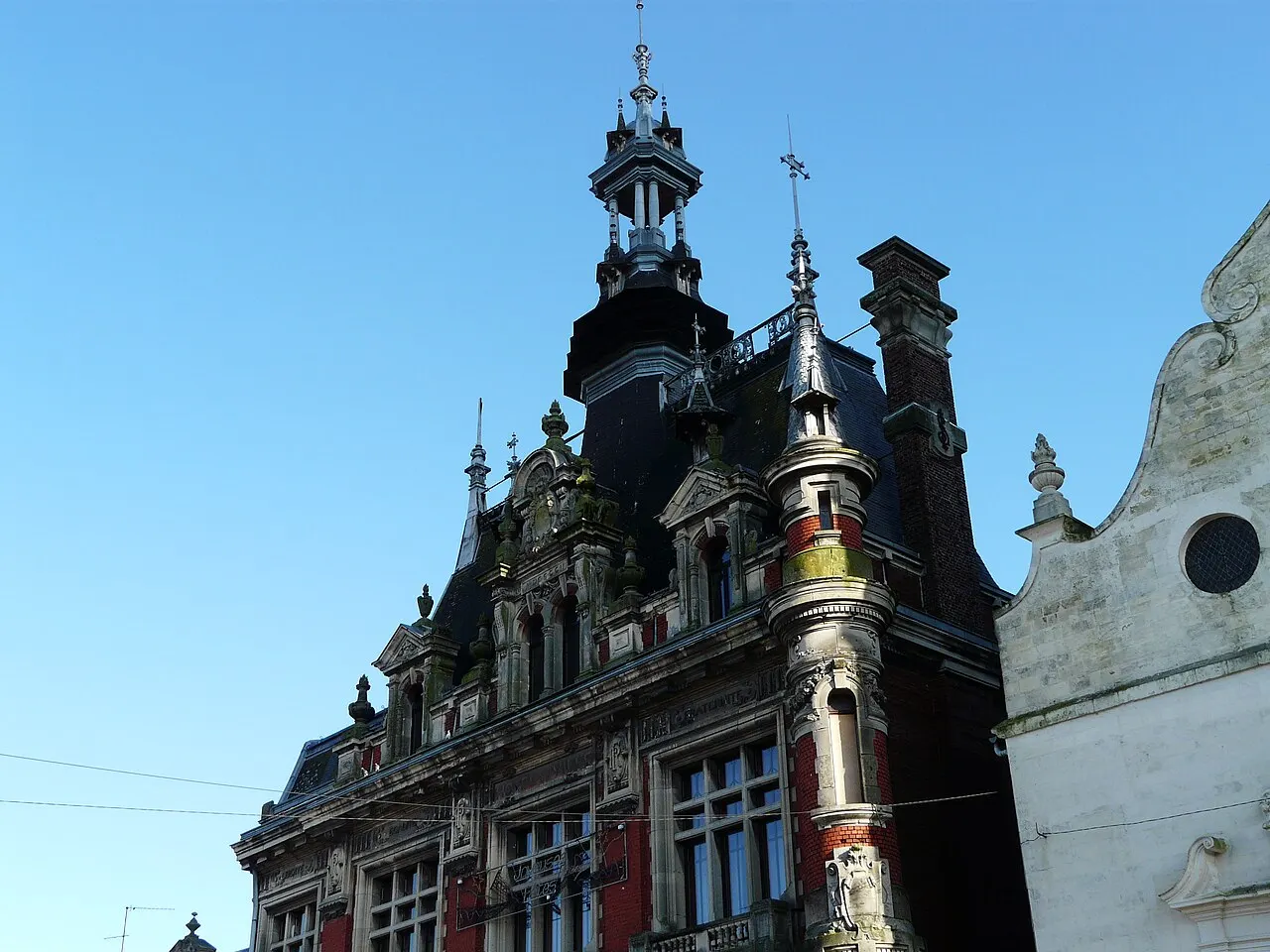 Façade de l'hôtel de ville de Solesmes