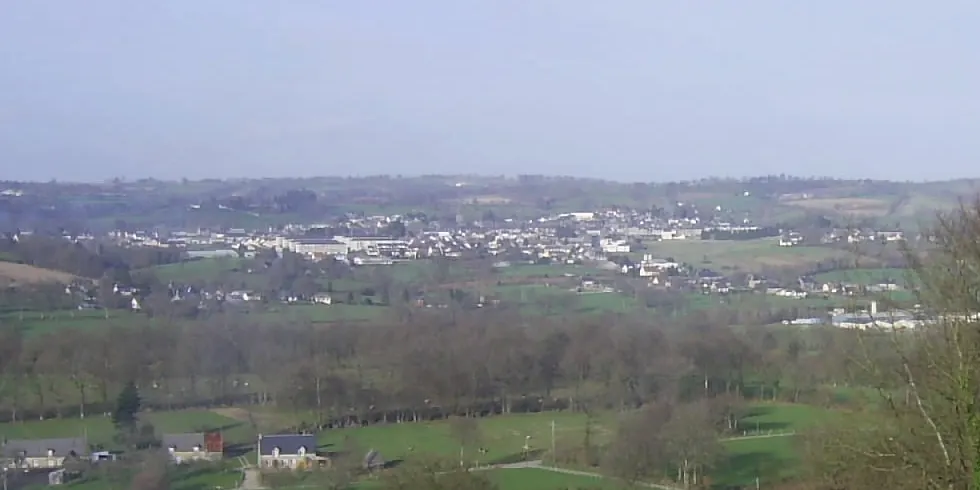 Vue d'ensemble de la commune de Sourdeval, département de La Manche, Normandie, France