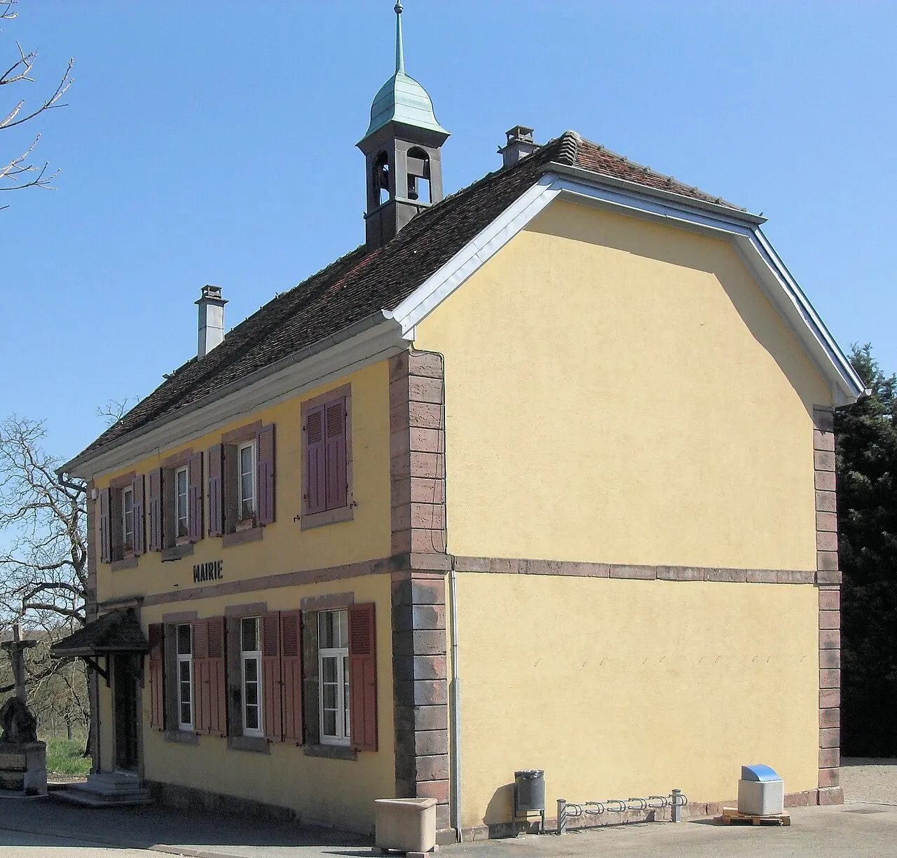 La mairie et l'ancienne école de Sternenberg